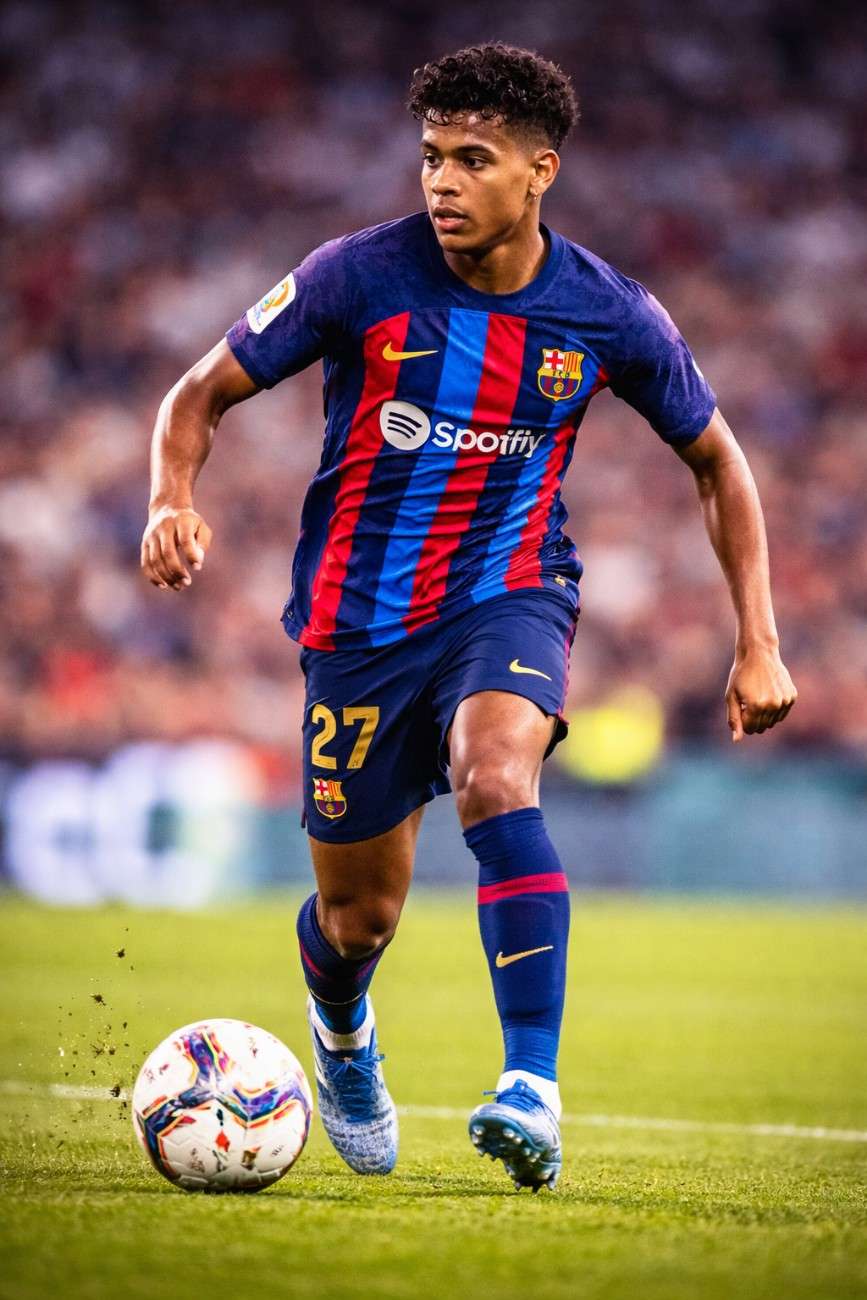 Lamine Yamal playing football for FC Barcelona during a match, highlighting his rising fame and Lamine Yamal net worth 2026 journey